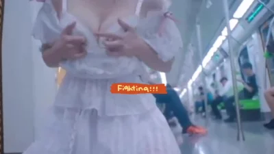 当着众人自慰高潮喷尿！